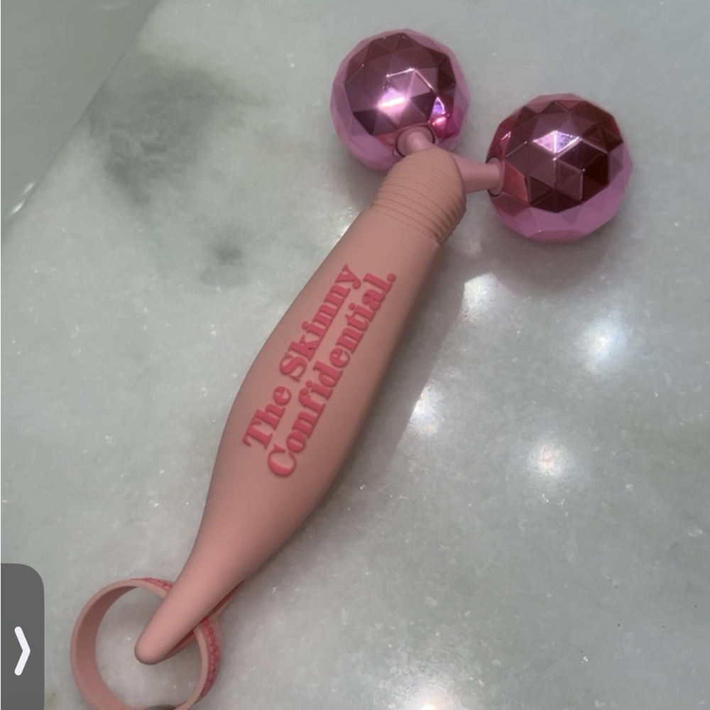 The skinny confidential face roller